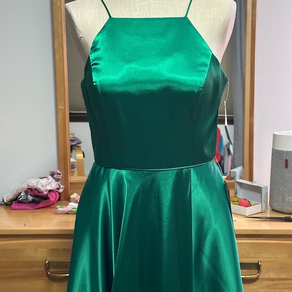 Emerald Satin Evening Maxi Dress - Picture 2 of 8